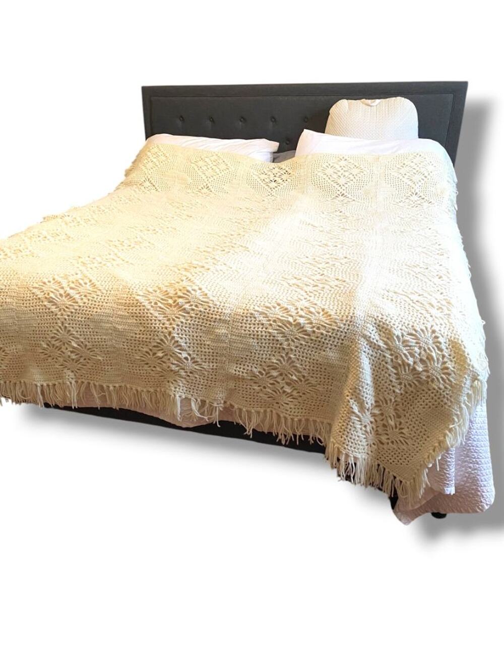 Vintage Crochet Full Queen Bedspread Cream Ecru Diamond Floral 96" x 80"
